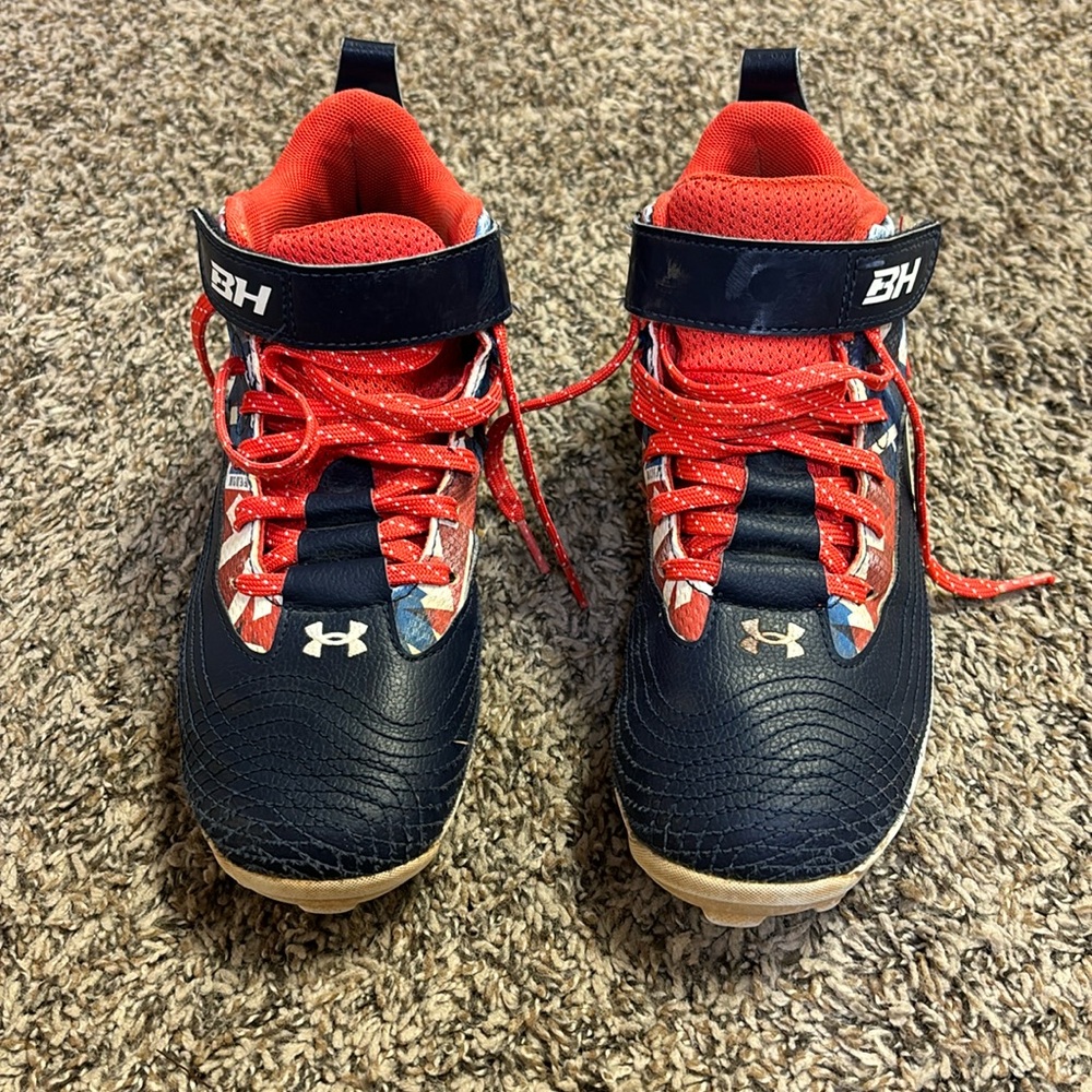 Boys used cleats size 4Y